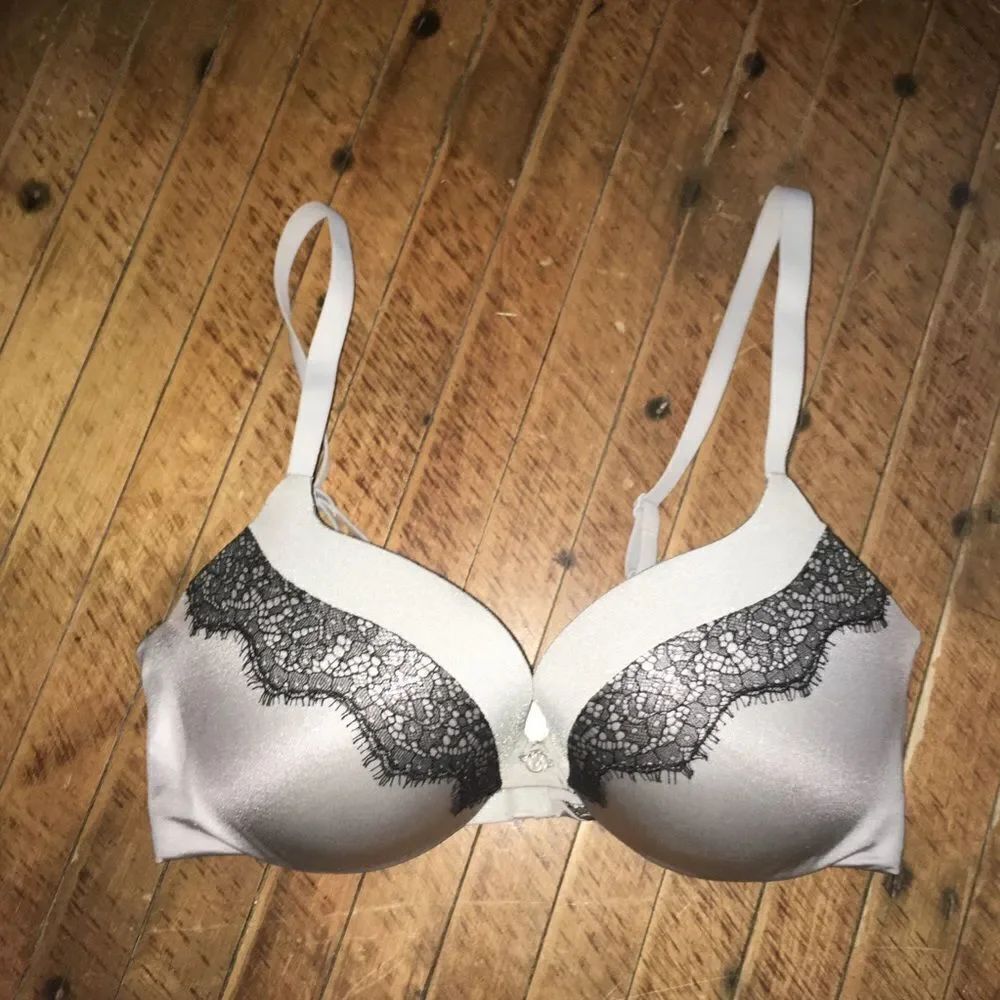 Victoria’s Secret push-up lilac & black lace 32D bra